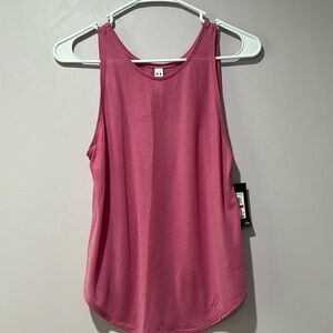 Under Armour Womans loose style Tank Size Xsmall Rose Open hole back NWT